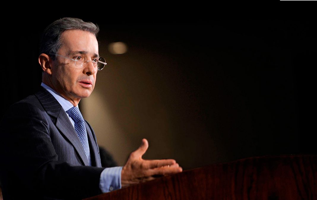 Uribe dice que “fast track” del proceso de paz solo favorece a las ... - El Carabobeño