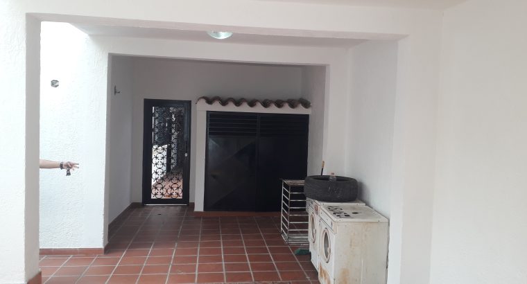 Alquilo Casa El Parral