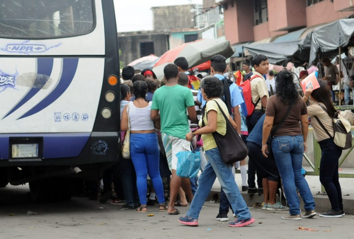 adulto mayor agresion valencia pasaje transporte publico