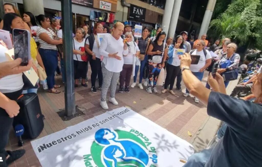 Colaboraciones ilegales denuncia comité de madres