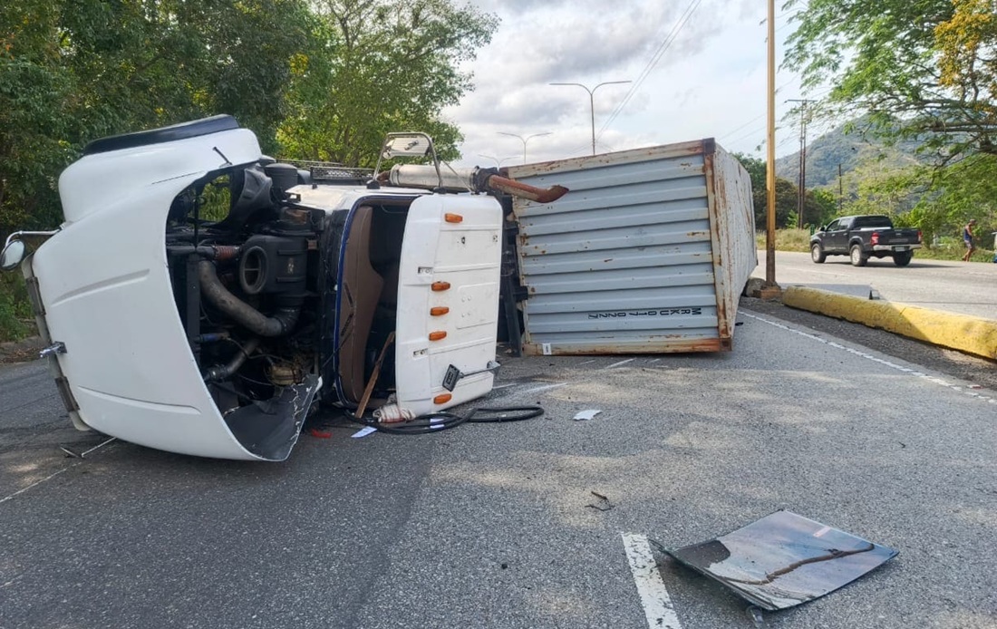 Accidente en la autopista Valencia-Puerto Cabello dejó una mujer arrollada