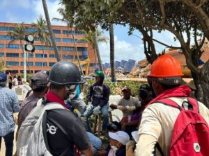 Rescatistas de Tucacas claman por unión para agilizar labores de salvamento