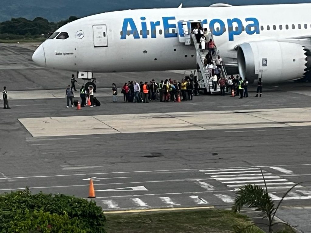 Se “perdieron” tres cajas de ayuda humanitaria tras llegada de brigada española USAR 13 a Valencia 