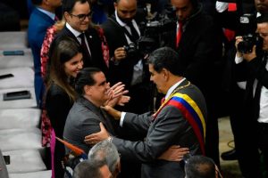 Juez ordena a Maduro y Alex Saab pagar $314 millones por torturas a tres estadounidenses