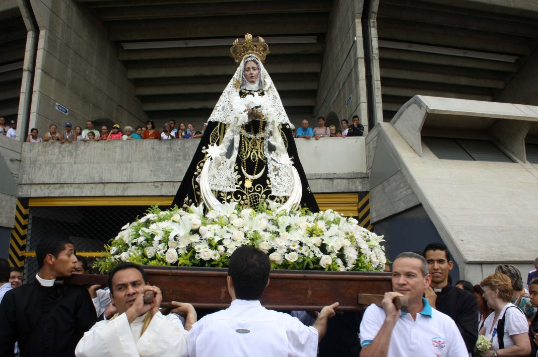Salida de la virgen del socorro del Forum de Valencia.