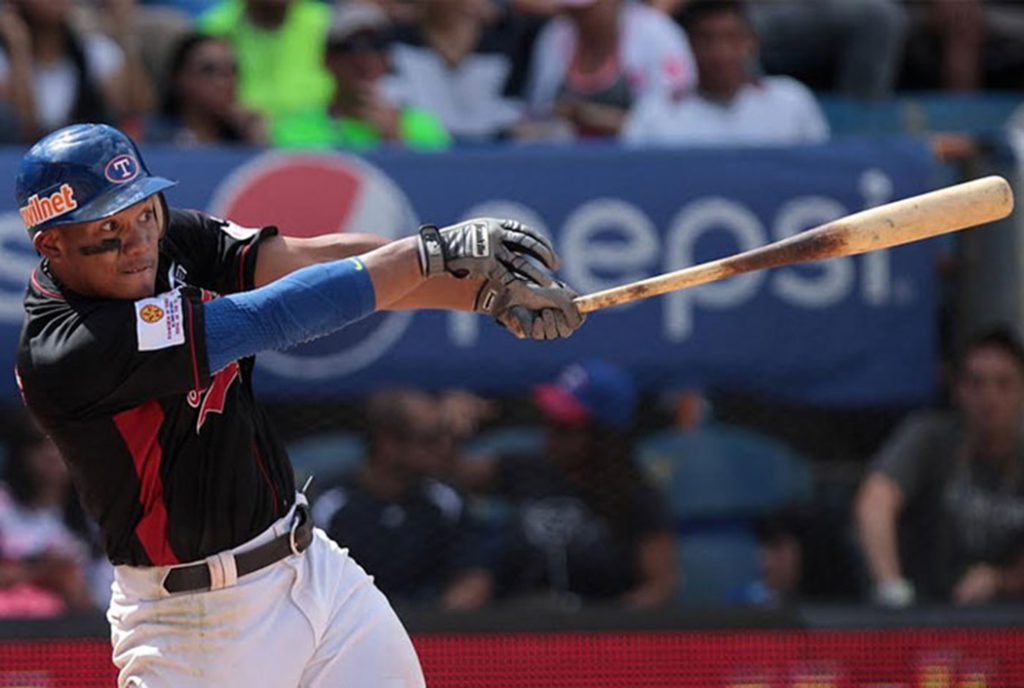 Heiker Meneses guió el triunfo de Tiburones