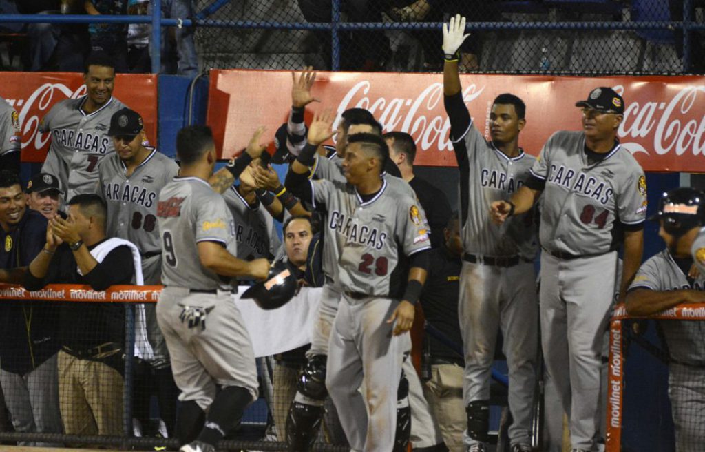 Leones del Caracas ganó a los Tigres