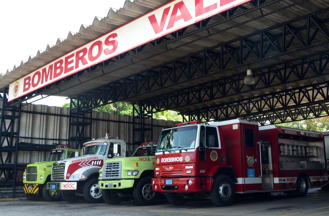 Bomberos de Los Guayos y de Valencia atendieron incendio en adyacencias de E/S Paraparal