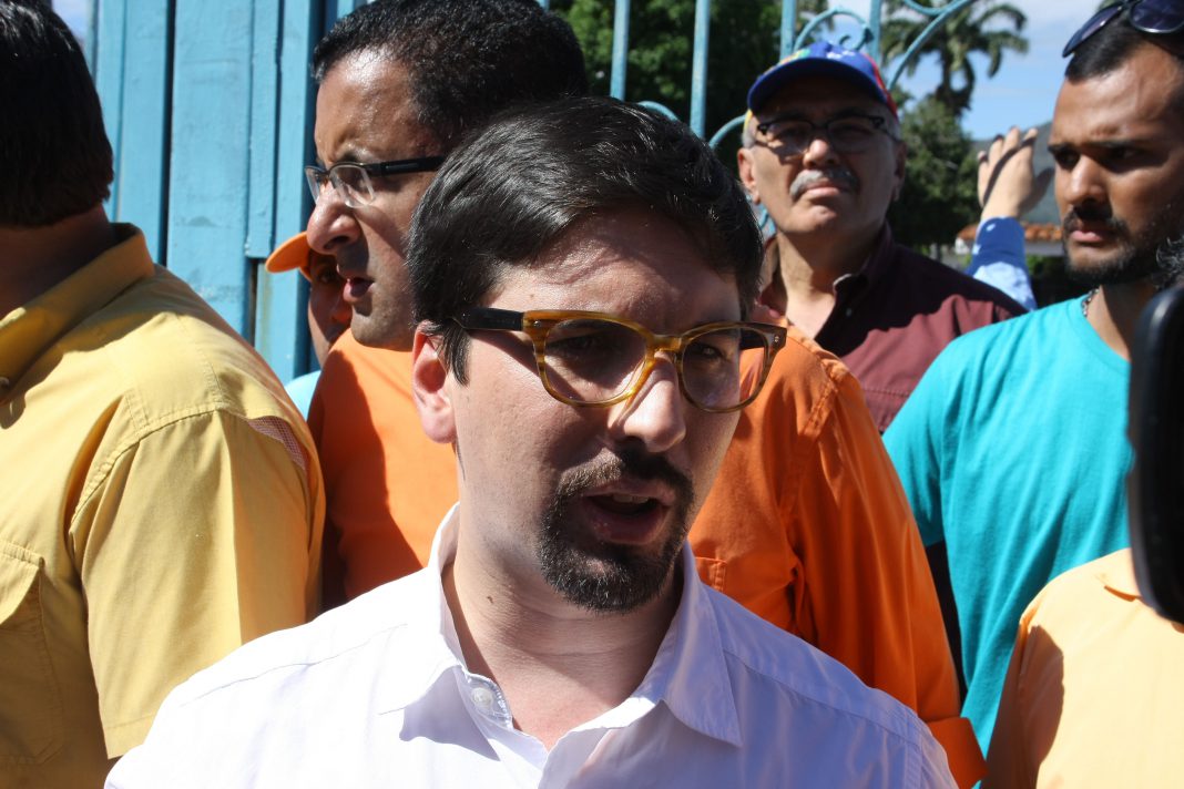 Visita de diputados a la 41 brigada blindada en Naguanagua.