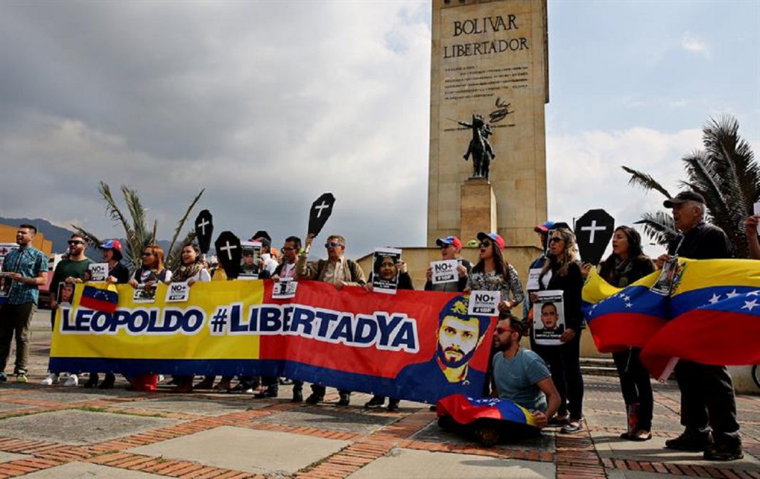 Decenas de venezolanos pidieron en Colombia la libertad de ... - El Carabobeño