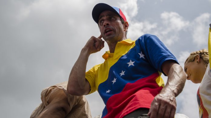 Capriles fue multado por la Contraloría General con 10 dólares