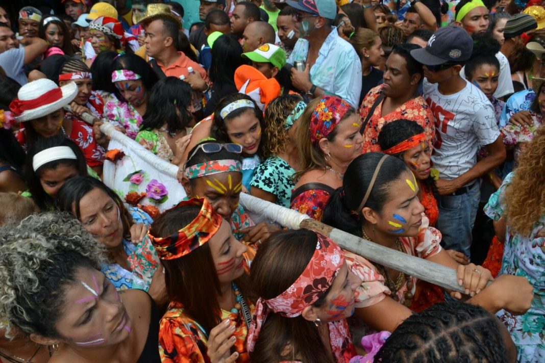 Baile de La Hamaca llenó de color las calles de Puerto Cabello - El Carabobeño