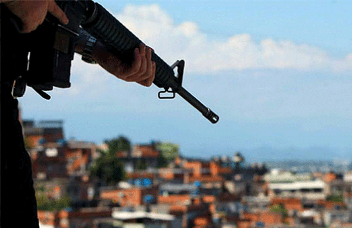 Grupo armado sustrajo cauchos, baterías y laptops de instalación militar en Guarenas - El Carabobeño