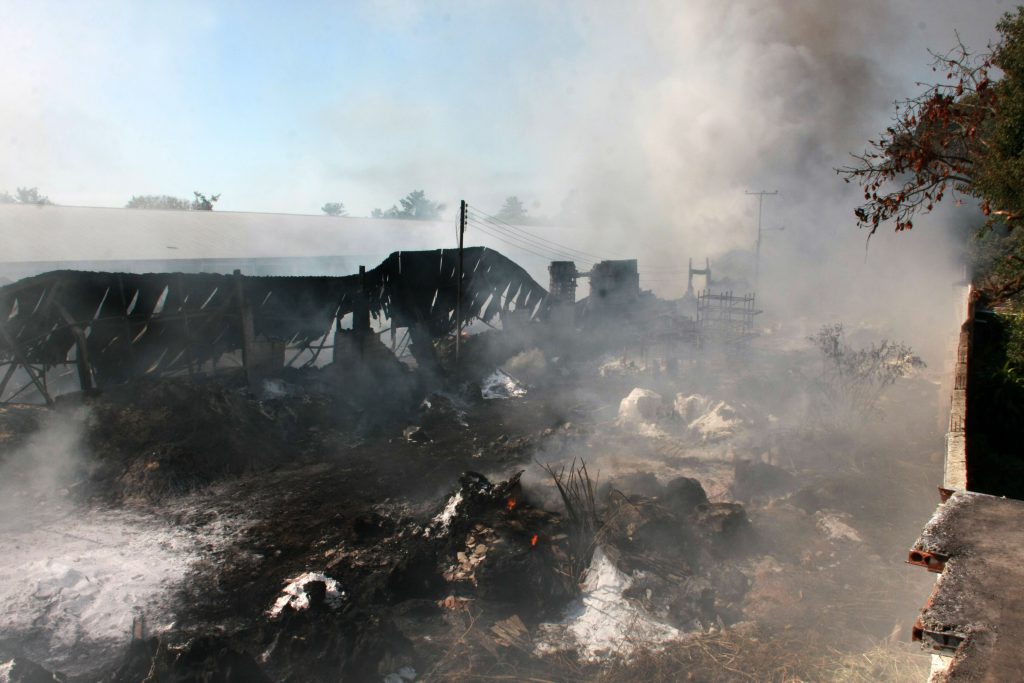 Incendio en galpón petrocasa campo carabobo.