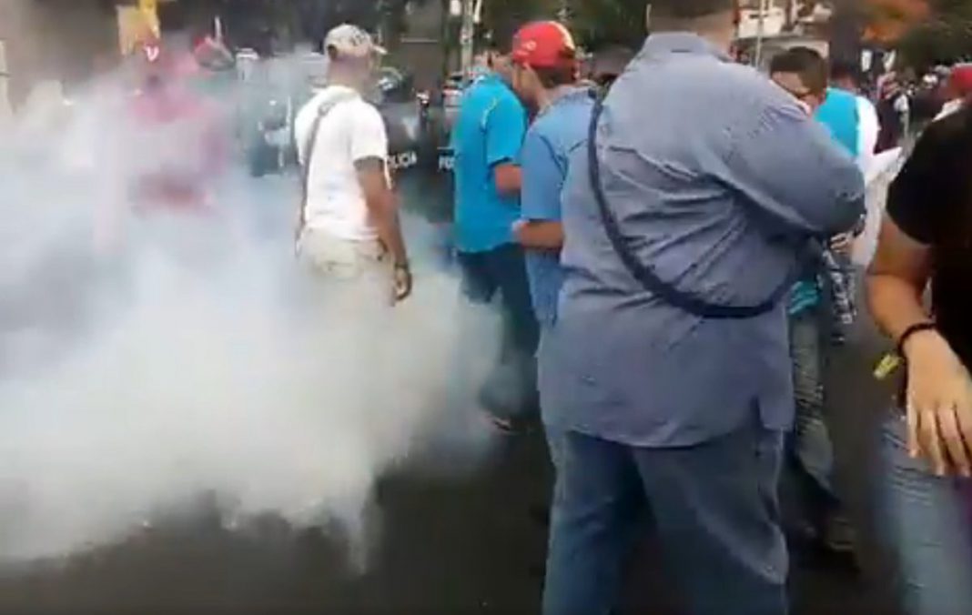 Policía disolvió manifestación opositora en La Guaira - El Carabobeño