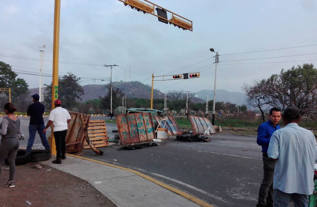 Protesta restringe paso vehicular en la vía San Joaquín – Guacara - El Carabobeño