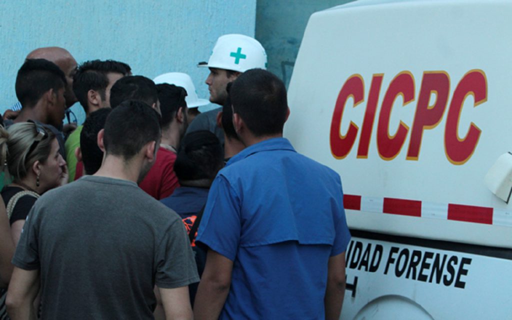 El joven fue llevado al Hospital Adolfo Pons. (Foto La verdad)