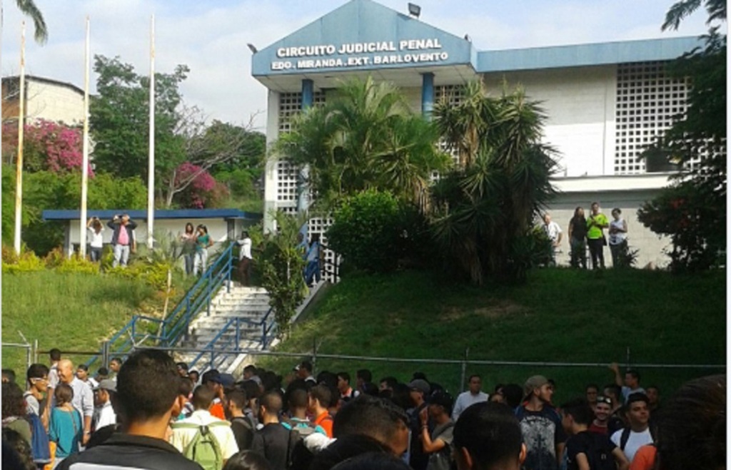 Liberados dos estudiantes de Unexpo Guarenas apresados el 24 ... - El Carabobeño