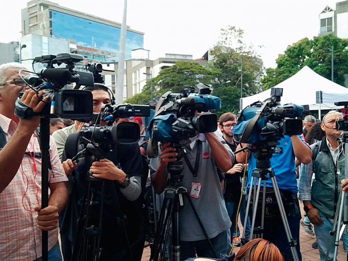 Espacio Público denuncia escalada de violencia contra periodistas y medios