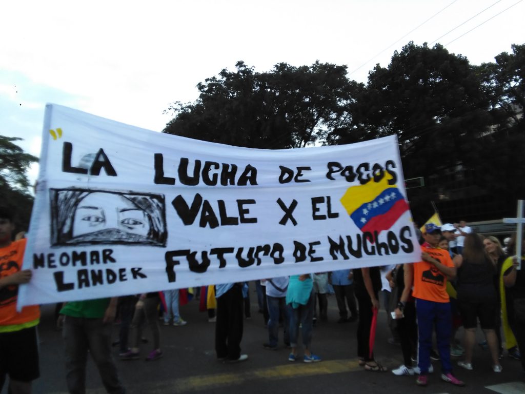 Marcha en honor a los caídos