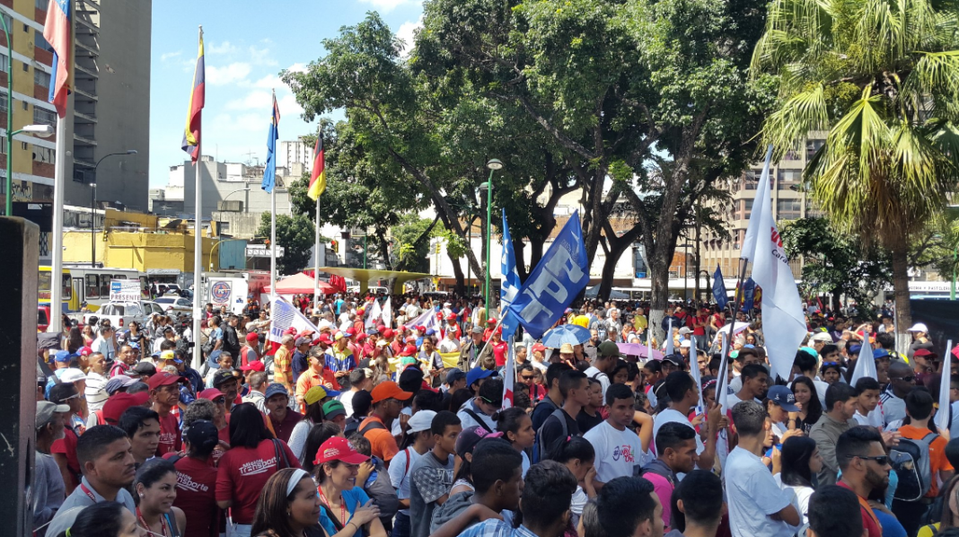 Concentración oficialista en Plaza Miranda para marcha hacia el TSJ - El Carabobeño