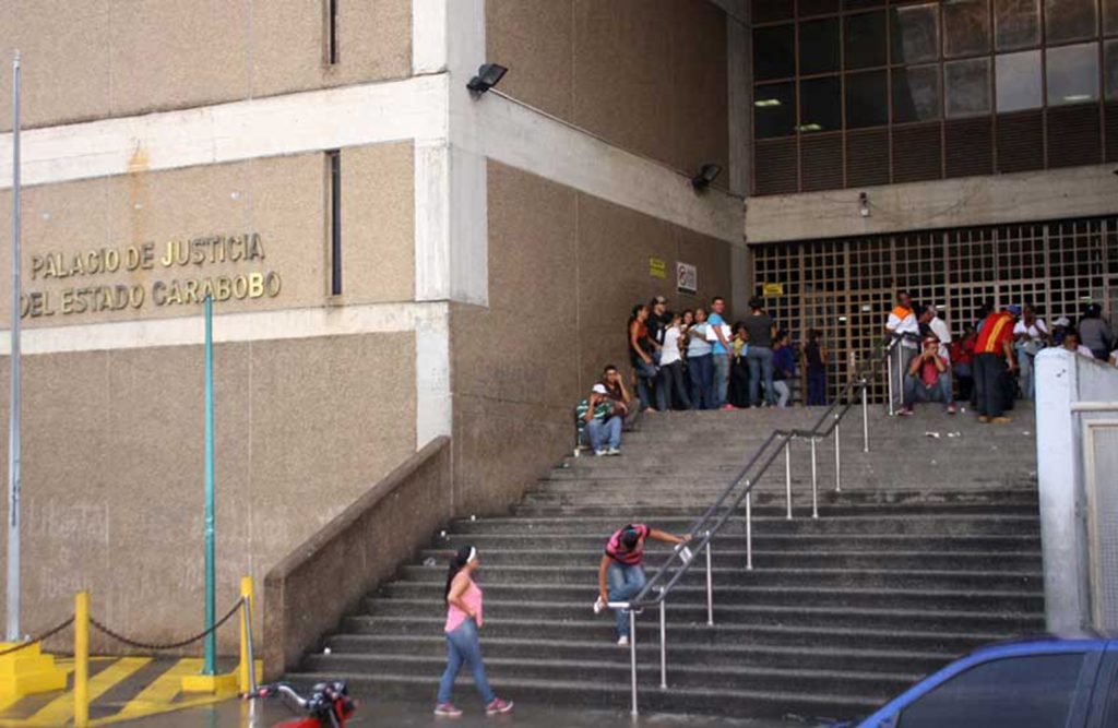 dos manifestantes tribunales
