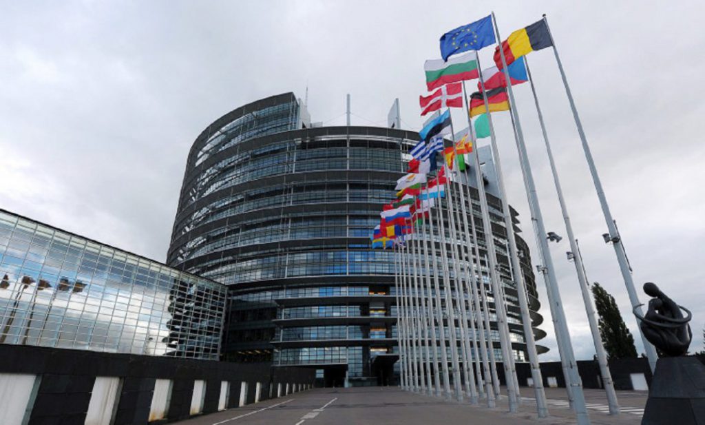 Aunque la EMA la analiza, Bruselas asegura que "actualmente" no negocia la vacuna rusa