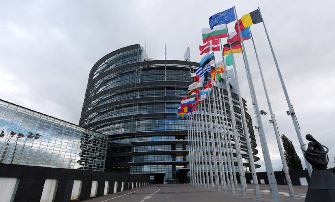 Aunque la EMA la analiza, Bruselas asegura que "actualmente" no negocia la vacuna rusa