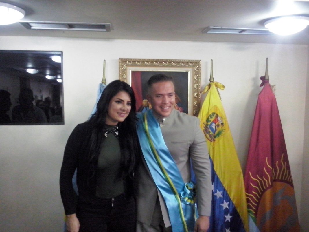 juramentación del alcalde gustavo gutiérrez ante el consejo municipal de naguanagua
