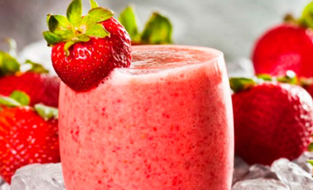 Los 10 impresionantes beneficios del jugo de fresa para la piel ...