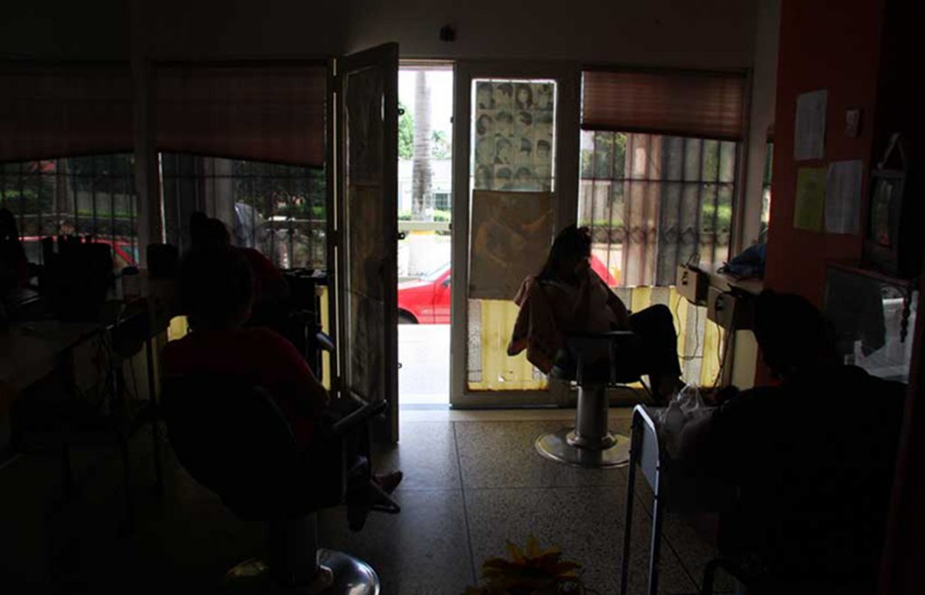 Constantes interrupciones eléctricas reportan este domingo en Valencia y Naguanagua