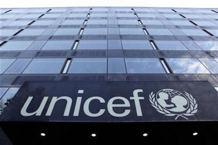 Unicef lamenta que abran centros comerciales y no las escuelas