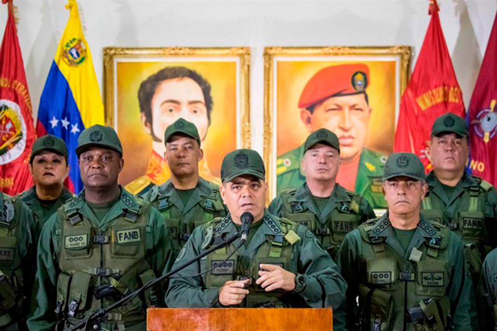 El ministro agregó que estos operativos, que seguirán llevándose a cabo "apegados a las leyes y respetando los derechos humanos", tienen el objetivo de preservar "el medio ambiente y el patrimonio de Venezuela".