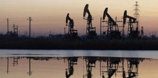 Precio del petróleo apenas baja en mercado preocupado por la demanda