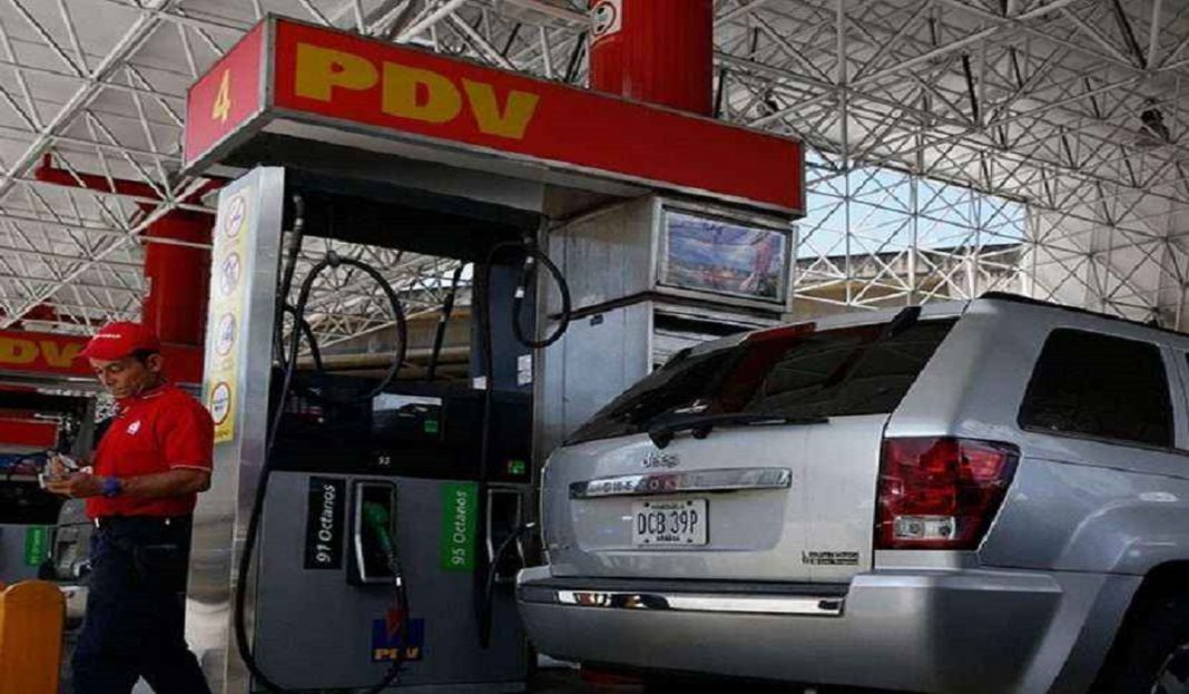 VOA: Pdvsa exige pagar facturas a gasolineras que venden combustible en dólares