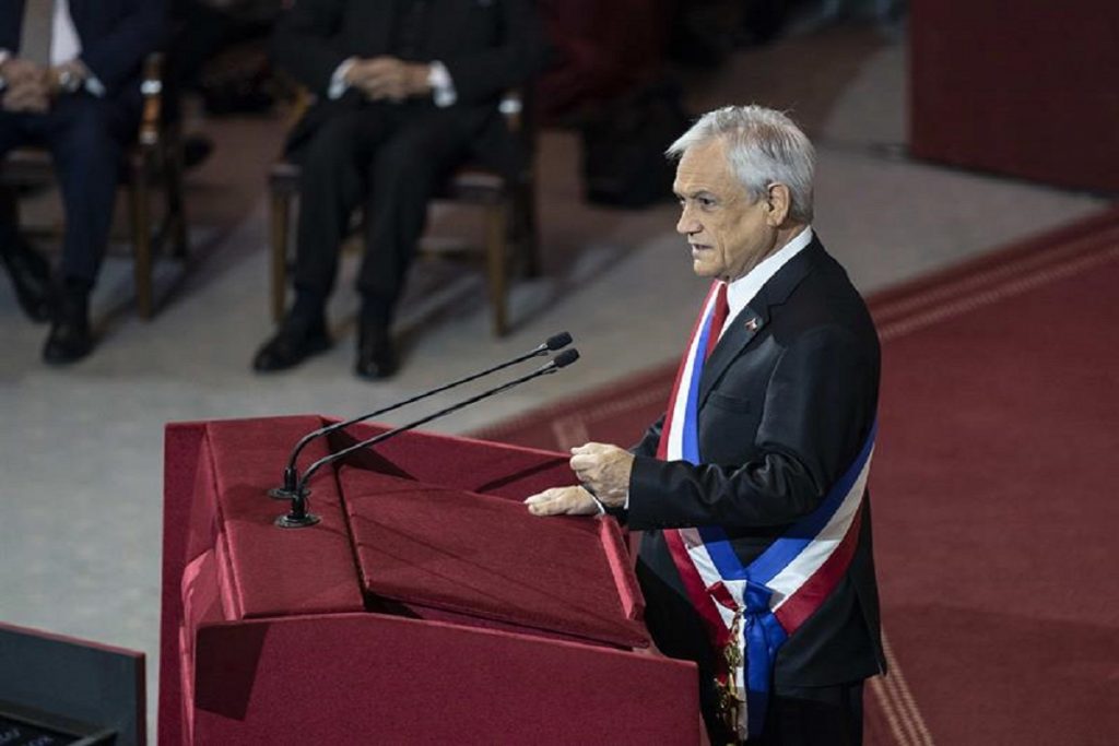 Chile promulga polémica ley migratoria que busca facilitar las deportaciones