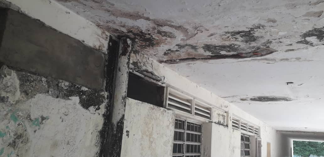 Instalaciones de la Unidad Educativa Nacional Juan José Flores, en Puerto Cabello. (Foto cortesía)