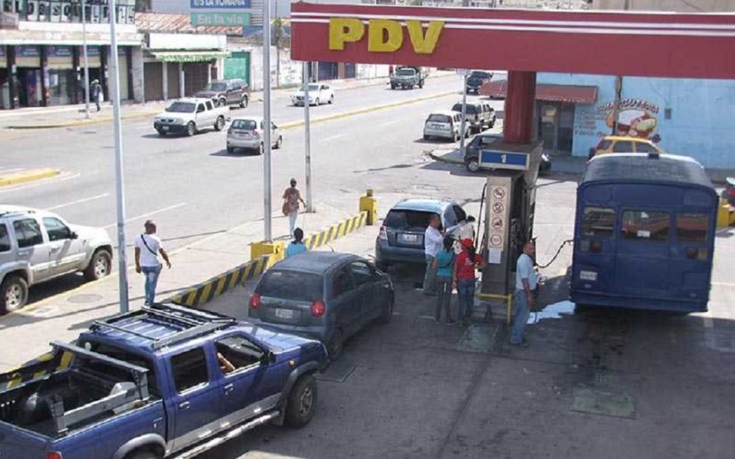 Transportistas exigen que le surtan de combustible para poder seguir trabajando
