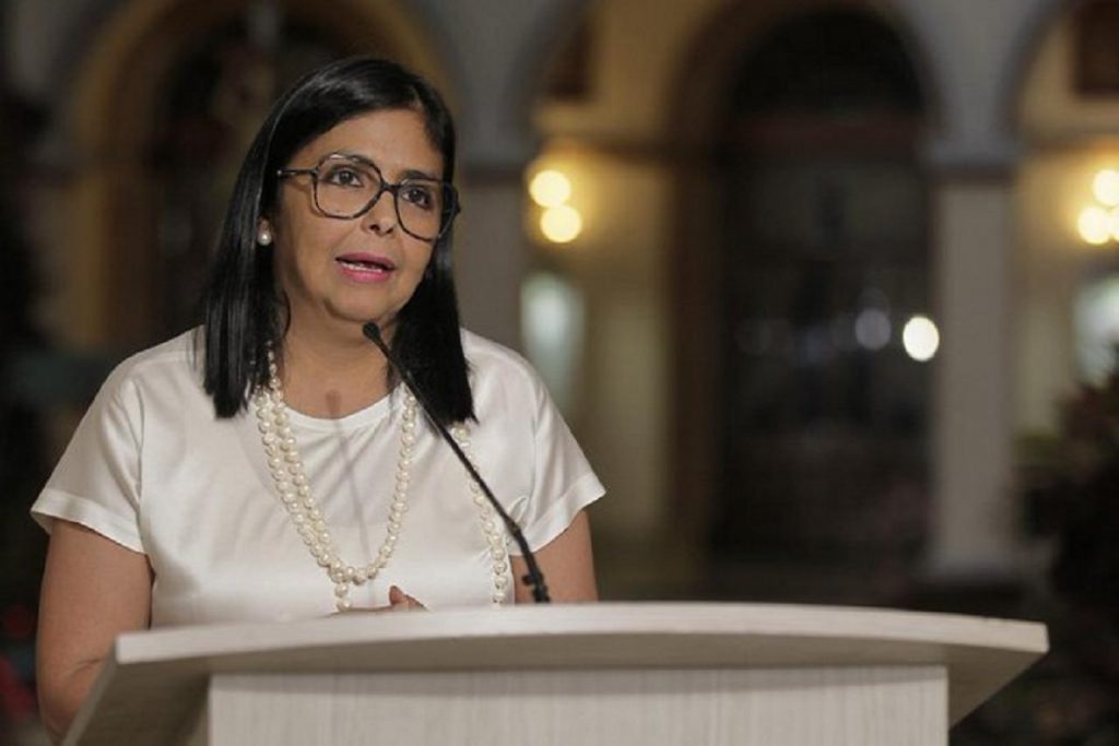Delcy Rodríguez llega a Moscú para presentar la Ley Antibloqueo