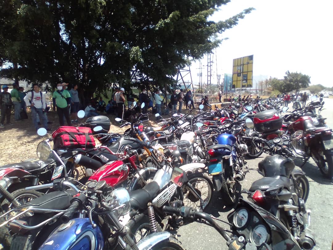 5 mil 800 motorizados exigieron a las autoridades su cuota de gasolina este martes