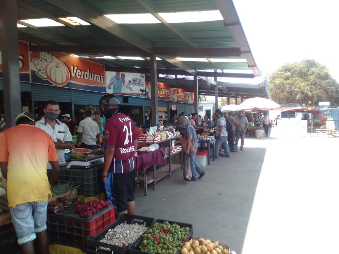 Leve reducción de precios y repunte de compradores en mercados de la Gran Valencia