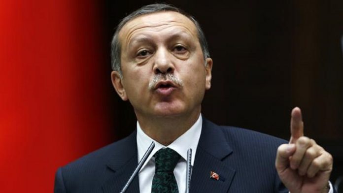 Erdogan acusa de golpismo a exalmirantes críticos con el Gobierno