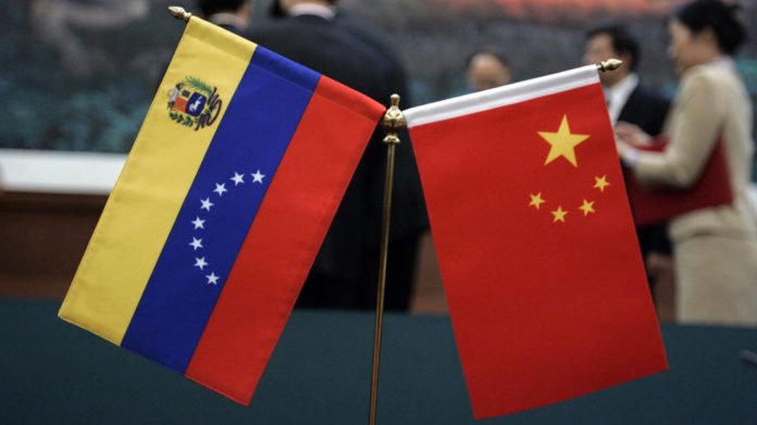 Maduro saluda a China