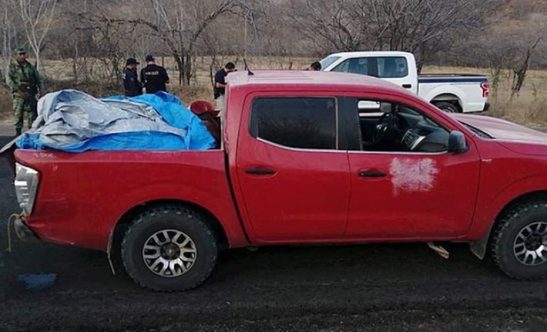 Hallan camioneta abandonada con 12 cadáveres en México