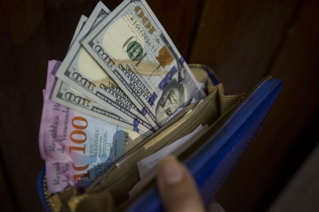 Mujer estafó 55 mil dólares con supuesta venta de divisas en Caracas