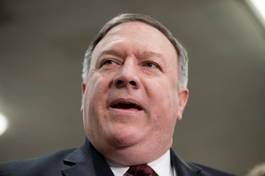 Pompeo tilda de "farsa" las elecciones parlamentarias de Venezuela