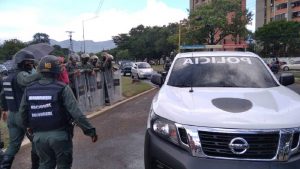 Desplegados organismos de seguridad en la estación de servicio Paramacay
