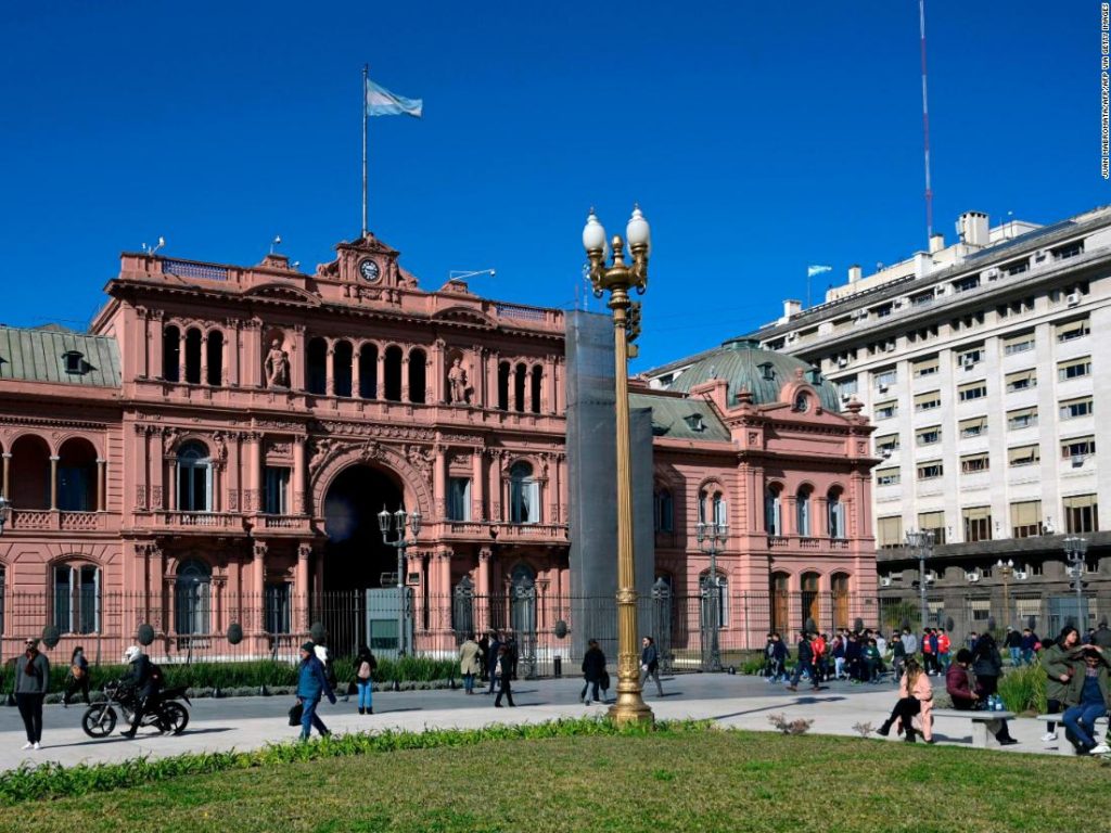 Argentina busca sellar "un acuerdo sustentable" de canje de deuda esta semana