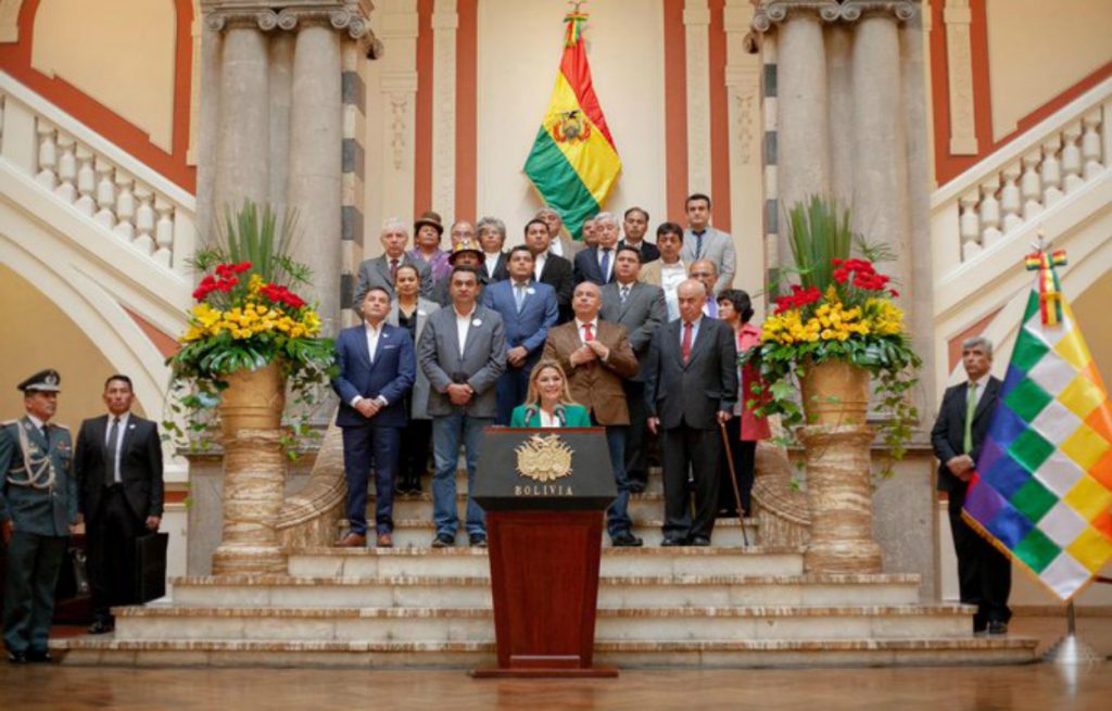 Bolivia denuncia que dinero de Venezuela fue desviado para "comprar" a medios