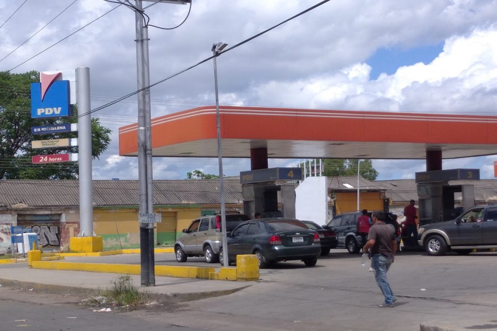 Retraso en despacho de combustible marcó jornada en la Gran Valencia